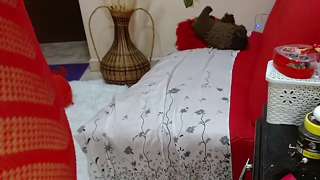 Snapshot of Latin_Mature975 chatting on February 16, 10:32 am Latin Mature975 online show from February 16, 10:32 am