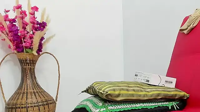 Snapshot of Latin_Mature975 chatting on October 10, 7:51 am Latin Mature975 online show from October 10, 7:51 am