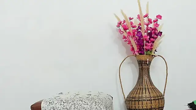 Snapshot of Latin_Mature975 chatting on October 12, 7:51 am Latin Mature975 online show from October 12, 7:51 am