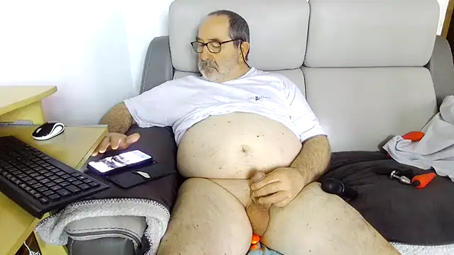 Snapshot of gillou1234 chatting on March 10, 8:48 am gillou1234 online show from March 10, 8:48 am