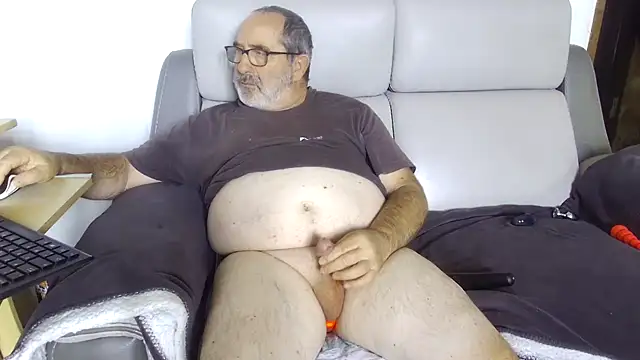 Snapshot of gillou1234 chatting on September 16, 9:21 am gillou1234 online show from September 16, 9:21 am