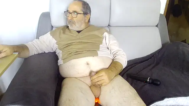 Snapshot of gillou1234 chatting on September 24, 4:10 pm gillou1234 online show from September 24, 4:10 pm