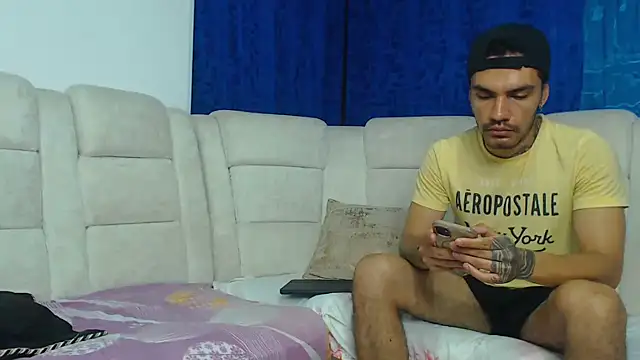 Hot Sharks  online show from March 3, 7:58 am