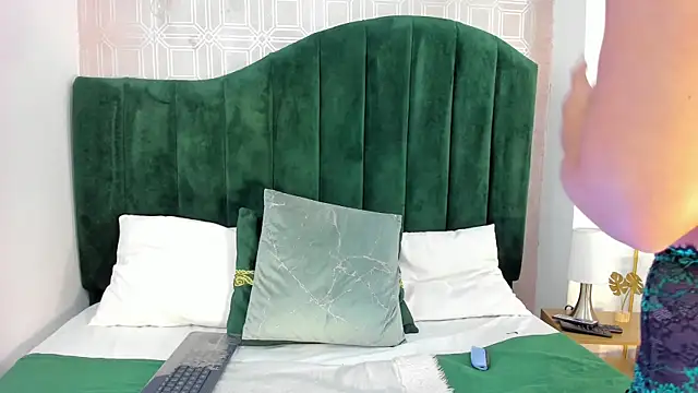 Sara Desire online show from October 8, 3:31 pm