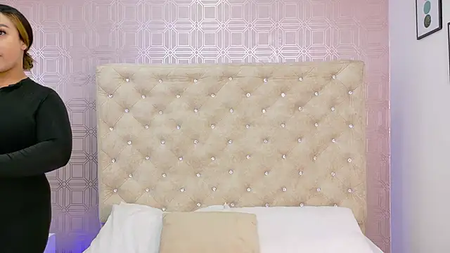 Sara Desire online show from October 10, 12:15 pm