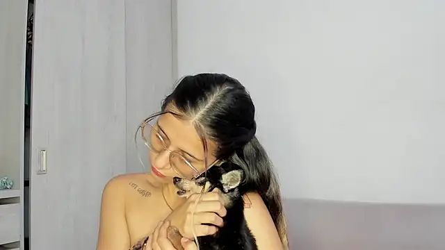 Snapshot of Lilacutte_ chatting on January 30, 12:27 pm Lilacutte online show from January 30, 12:27 pm