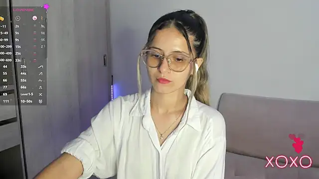 Snapshot of Lilacutte_ chatting on September 29, 8:30 am Lilacutte online show from September 29, 8:30 am