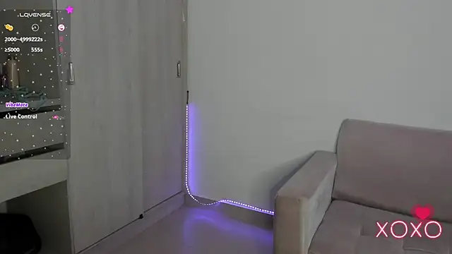 Snapshot of Lilacutte_ chatting on October 22, 8:14 am Lilacutte online show from October 22, 8:14 am