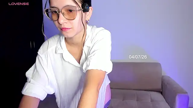 Lilacutte  online show from July 4, 9:48 am