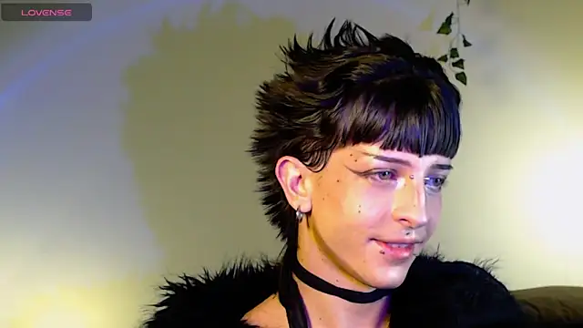 Snapshot of succubot chatting on October 28, 6:50 am succubot online show from October 28, 6:50 am