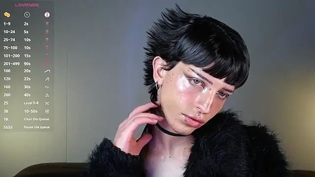 Snapshot of succubot chatting on November 27, 9:33 am succubot online show from November 27, 9:33 am