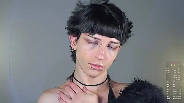 Snapshot of succubot chatting on December 4, 10:02 am succubot online show from December 4, 10:02 am