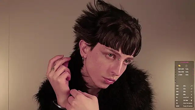 Snapshot of succubot chatting on January 5, 9:29 pm succubot online show from January 5, 9:29 pm