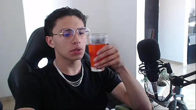 Snapshot of jay_dimarco2 chatting on December 14, 6:56 pm jay dimarco2 online show from December 14, 6:56 pm