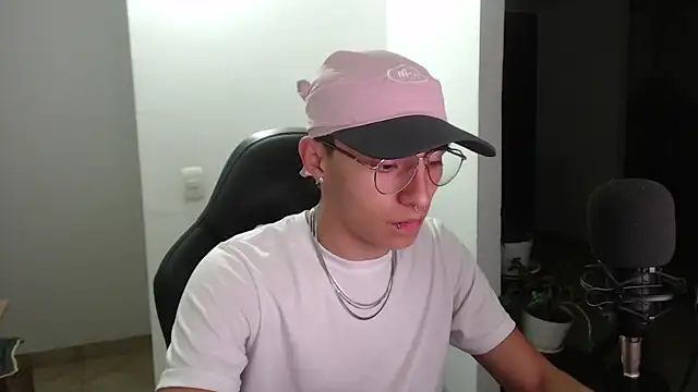 Snapshot of jay_dimarco2 chatting on December 21, 4:08 am jay dimarco2 online show from December 21, 4:08 am