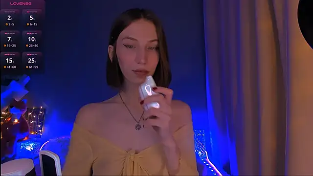 Snapshot of ellaamber chatting on March 9, 10:08 pm ellaamber online show from March 9, 10:08 pm