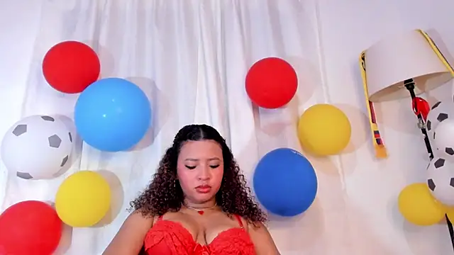 JessyZoe online show from July 5, 10:00 am