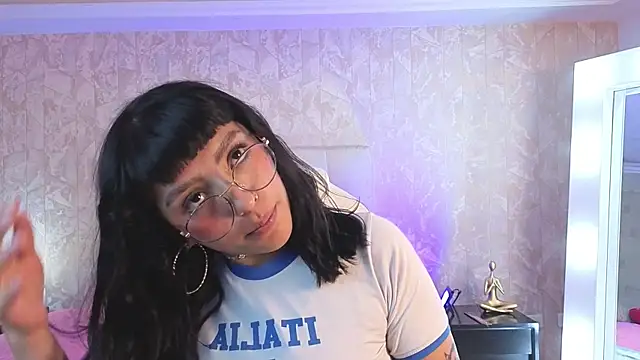 Snapshot of cute_hollywood chatting on May 10, 7:52 pm cute hollywood online show from May 10, 7:52 pm