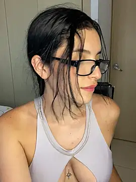 Snapshot of dakota_le chatting on March 13, 5:07 pm dakota le online show from March 13, 5:07 pm