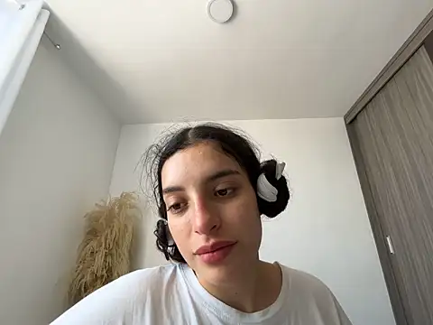 dakota le online show from June 20, 3:59 pm