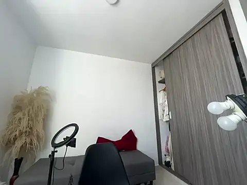 dakota le online show from June 24, 3:22 pm