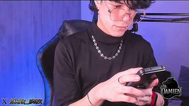 Snapshot of cinnamon_boyxxx chatting on September 19, 2:24 am cinnamon boyxxx online show from September 19, 2:24 am