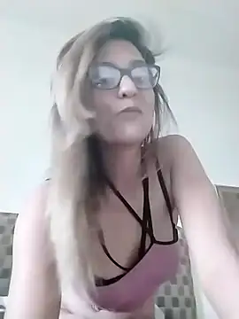 Snapshot of karmicQueen669 chatting on April 1, 4:46 am karmicQueen669 online show from April 1, 4:46 am