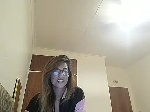 Snapshot of karmicQueen669 chatting on April 29, 12:05 am karmicQueen669 online show from April 29, 12:05 am