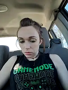 Genevieve143 online show from January 18, 9:45 pm