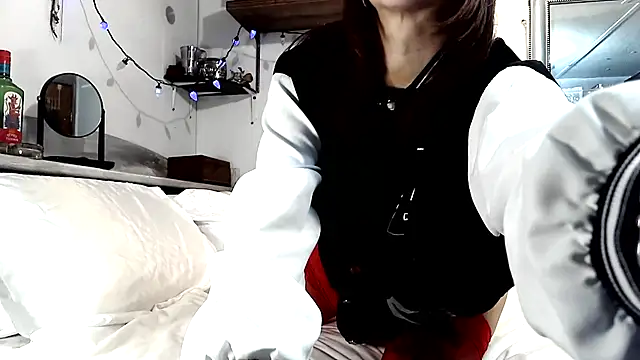 Genevieve143 online show from April 30, 9:30 pm