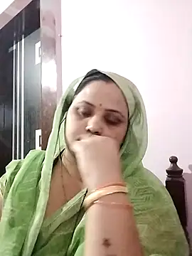 Snapshot of Kiyara7 chatting on February 4, 3:11 am Kiyara7 online show from February 4, 3:11 am