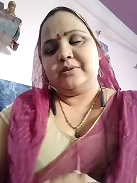 Snapshot of Kiyara7 chatting on February 6, 7:02 am Kiyara7 online show from February 6, 7:02 am