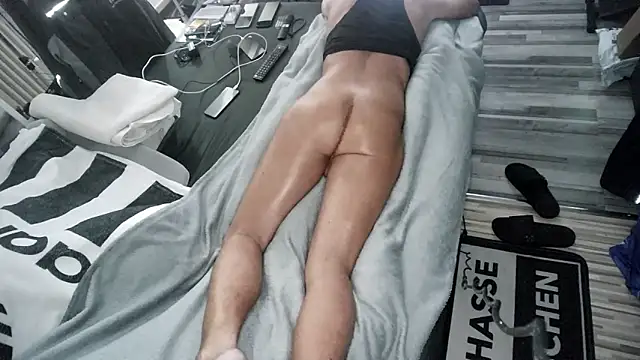 only1po online show from December 15, 7:51 pm