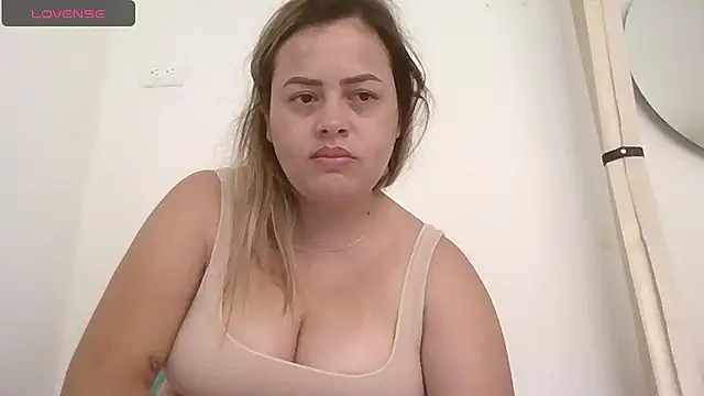 Snapshot of saramartinez1000 chatting on May 22, 3:39 pm saramartinez1000 online show from May 22, 3:39 pm