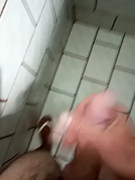 Snapshot of Din0071 chatting on December 3, 2:03 am Din0071 online show from December 3, 2:03 am