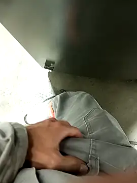 Snapshot of Din0071 chatting on December 9, 11:24 pm Din0071 online show from December 9, 11:24 pm