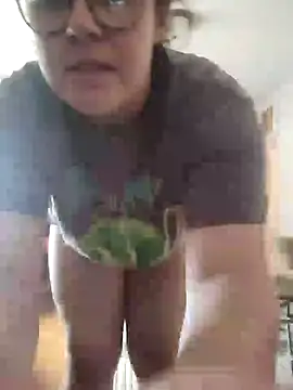 Snapshot of velvetta_ chatting on December 19, 5:29 pm velvetta online show from December 19, 5:29 pm