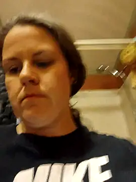 Snapshot of velvetta_ chatting on March 3, 5:31 am velvetta online show from March 3, 5:31 am