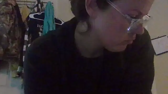 Snapshot of velvetta_ chatting on March 5, 5:29 pm velvetta online show from March 5, 5:29 pm