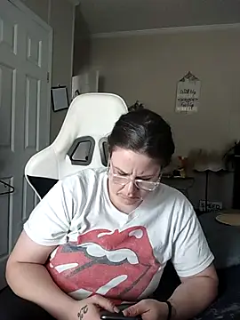 Snapshot of velvetta_ chatting on March 13, 9:26 pm velvetta online show from March 13, 9:26 pm