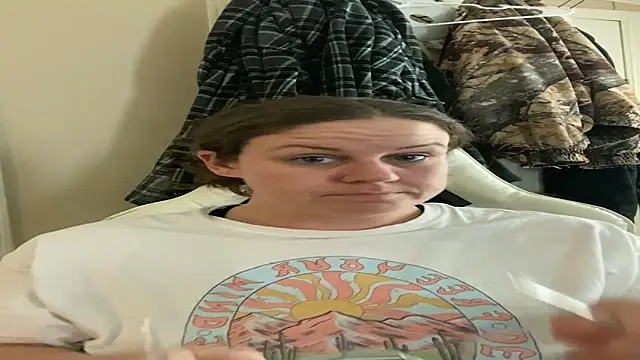 Snapshot of velvetta_ chatting on March 17, 7:04 pm velvetta online show from March 17, 7:04 pm