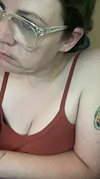 Snapshot of velvetta_ chatting on November 6, 7:37 pm velvetta online show from November 6, 7:37 pm