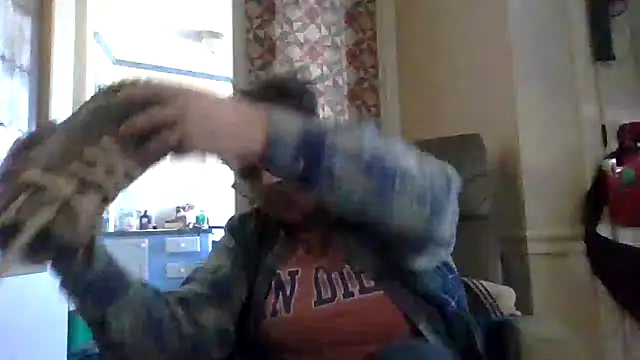 Snapshot of velvetta_ chatting on December 19, 6:48 pm velvetta online show from December 19, 6:48 pm