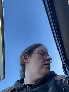 Snapshot of velvetta_ chatting on December 20, 2:46 pm velvetta online show from December 20, 2:46 pm