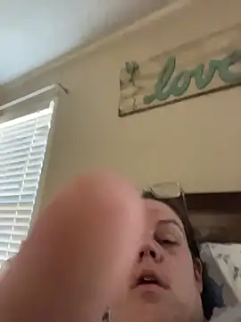 Snapshot of velvetta_ chatting on December 22, 2:47 pm velvetta online show from December 22, 2:47 pm