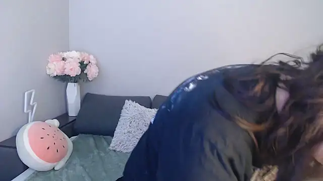 Mini Diva online show from March 18, 9:09 am