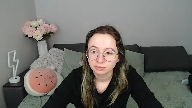 Mini Diva online show from September 20, 8:04 am