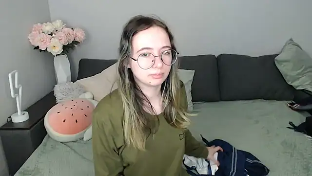 Mini Diva online show from October 21, 8:15 am