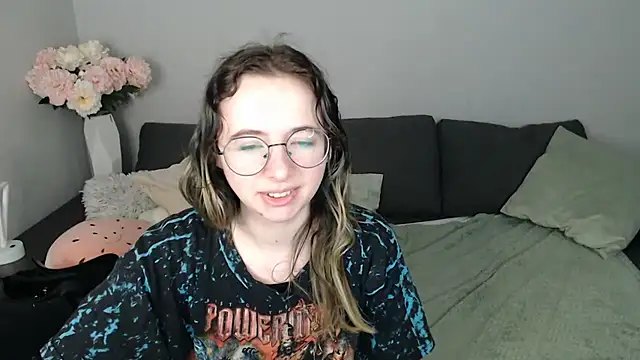 Mini Diva online show from October 26, 9:04 am