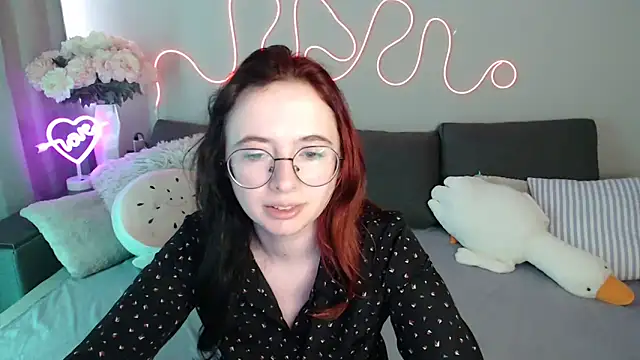 Mini Diva online show from June 20, 8:28 am